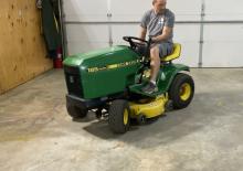 Samohodne kosilice za travnjake i vrtni traktori John Deere 185