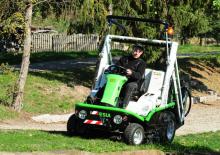 Samohodne kosilice za travnjake i vrtni traktori Etesia HYDRO 124 DN