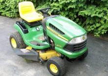 Samohodne kosilice za travnjake i vrtni traktori John Deere LA125