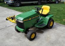 Samohodne kosilice za travnjake i vrtni traktori John Deere LX176