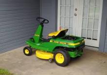 Samohodne kosilice za travnjake i vrtni traktori John Deere RX75