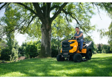 Samohodne kosilice za travnjake i vrtni traktori Cub Cadet XT1 0R95