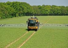 Samohodne poljske prskalice Challenger RoGator 655