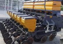 Strojevi za sjetvu Valtra BP 704	