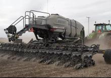 Strojevi za sjetvu Fendt Momentum 18 