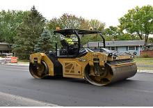 Tandem vibracijski valjci Caterpillar CB15