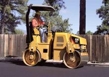 Tandem vibracijski valjci Caterpillar CB24