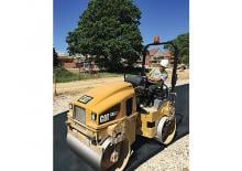 Tandem vibracijski valjci Caterpillar CB2.7