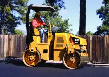 Tandem vibracijski valjci Caterpillar CB32