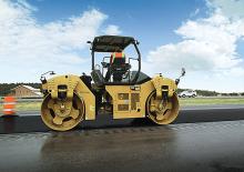 Tandem vibracijski valjci Caterpillar CB68B