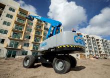 Teleskopska podizna platforma na gusjenicama Genie S-85 HF
