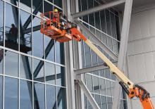 Teleskopska podizna platforma na gusjenicama JLG 1500SJ