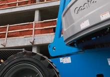 Teleskopska podizna platforma na gusjenicama Genie S-80
