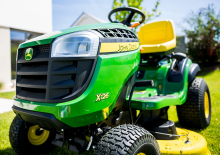 Samohodne kosilice za travnjake i vrtni traktori John Deere X126