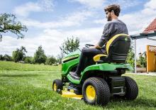 Samohodne kosilice za travnjake i vrtni traktori John Deere X370