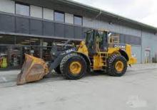 Utovarivači na kotačima John Deere Construction 824 J