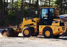 Utovarivači na kotačima Caterpillar 904 B