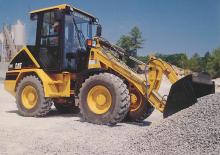 Utovarivači na kotačima Caterpillar 906