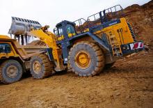 Utovarivači na kotačima Komatsu WA900-3