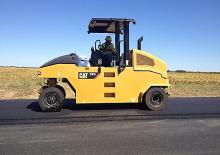 Valjci s gumenim kotačima Caterpillar CW16