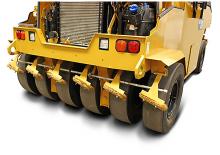 Valjci s gumenim kotačima Caterpillar CW16