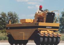 Valjci s gumenim kotačima Caterpillar PS 130