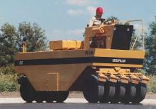 Valjci s gumenim kotačima Caterpillar PS110