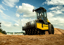 Valjci s jednim bubnjem New Holland V110PD