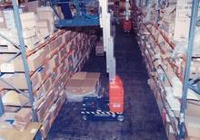 Vertikalna podizna platforma s jednim jarbolom JLG 15 DVL