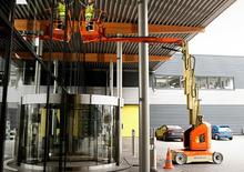 Vertikalna podizna platforma s jednim jarbolom JLG-Toucan Toucan 12E Plus