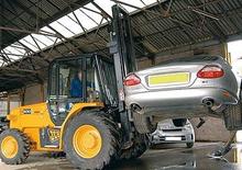 Viličari za neravne terene JCB 930-4