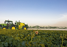 Vučene prskalice John Deere 824