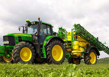 Vučene prskalice John Deere 824