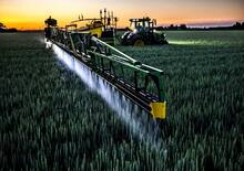 Vučene prskalice John Deere R944i