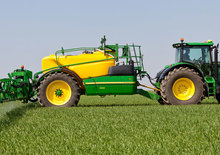 Vučene prskalice John Deere R962i