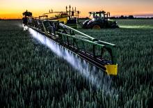 Vučene prskalice John Deere R975i