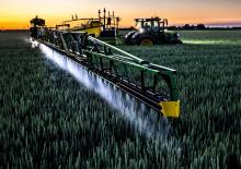 Vučene prskalice John Deere R975i