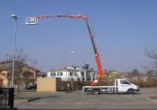 Dizala sa zglobnom granom montirana na prikolicu Benelligru P3.2S2 RC