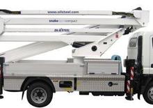 Dizala sa zglobnom granom montirana na prikolicu Oil & Steel Snake 2815 Compact