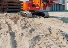 Zglobna podizna platforma na gusjenicama Hitachi HX 64 B