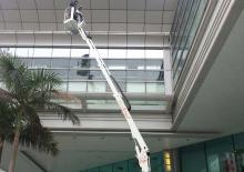 Zglobna podizna platforma na gusjenicama Easy Lift R180BA
