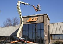 Zglobna podizna platforma na gusjenicama JLG X430AJ
