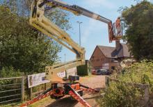 Zglobna podizna platforma na gusjenicama JLG X600AJ