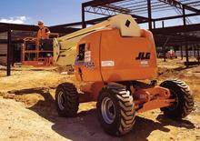 Zglobna podizna platforma na kotačima JLG 450A Serie II