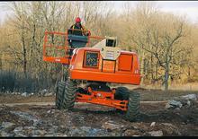 Zglobna podizna platforma na kotačima JLG E400AJP