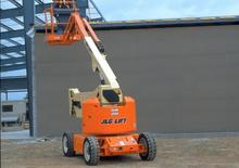 Zglobna podizna platforma na kotačima JLG E450AJ