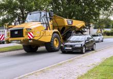 Zglobni kiperi Caterpillar 730