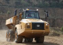 Zglobni kiperi Caterpillar 730C